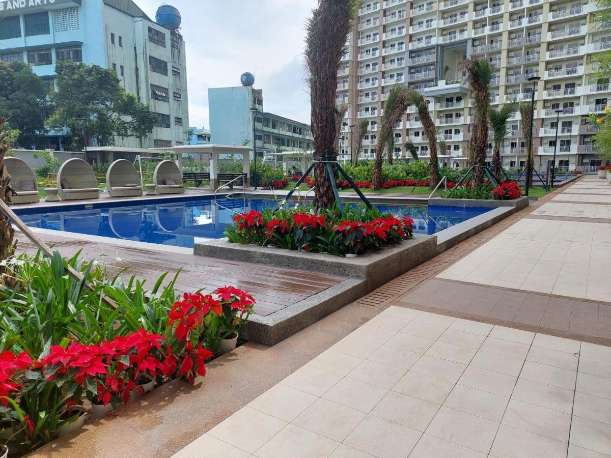 Infina Towers Project 4 Aurora Boulevard Quezon City Манила Екстериор снимка