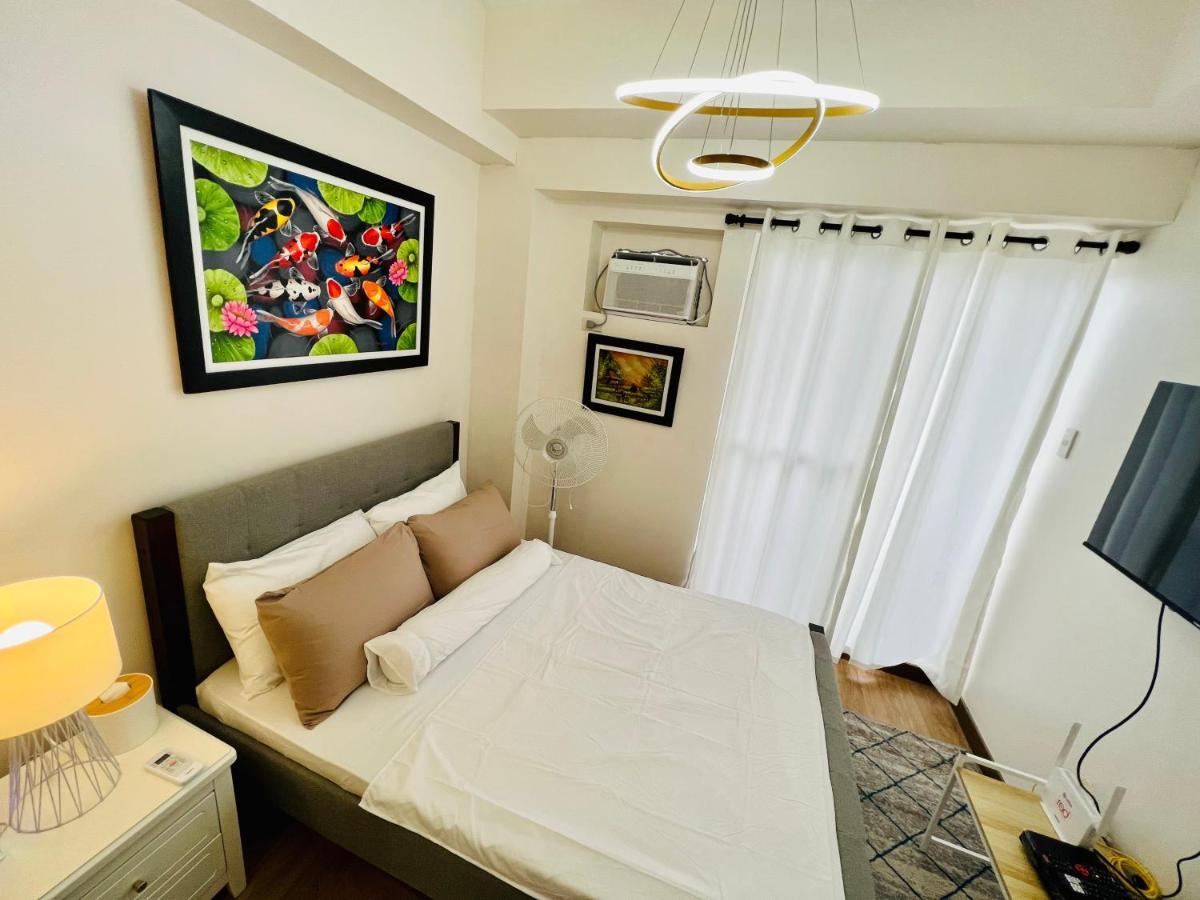 Infina Towers Project 4 Aurora Boulevard Quezon City Манила Екстериор снимка